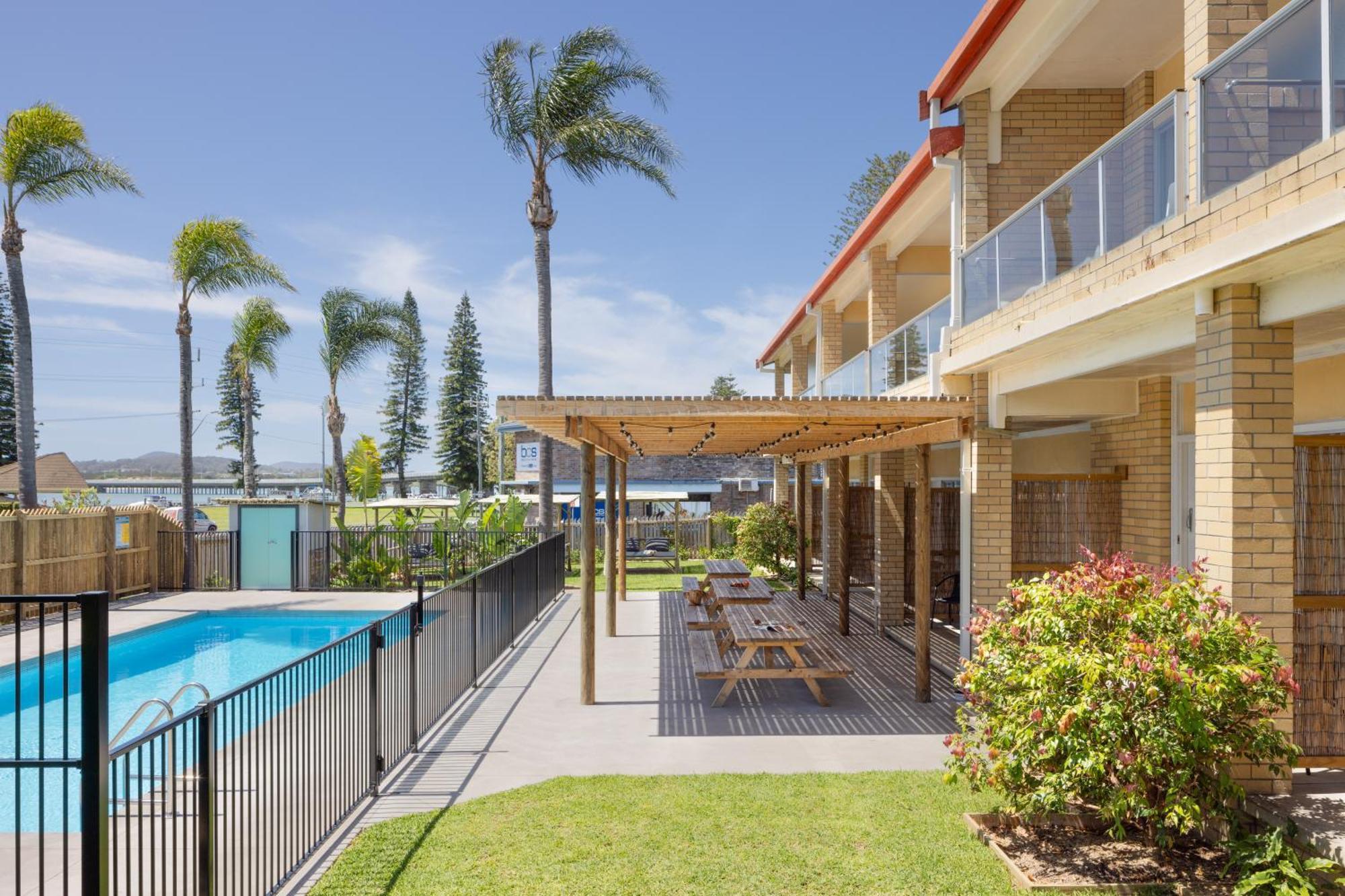 South Pacific Palms Motor Inn Tuncurry Exterior photo