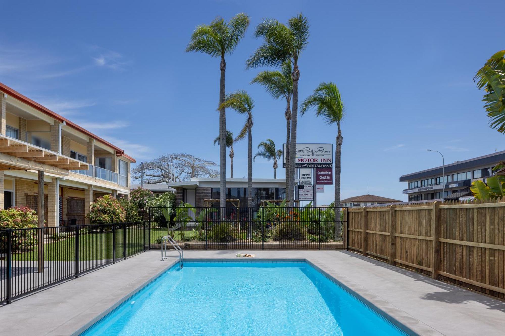 South Pacific Palms Motor Inn Tuncurry Exterior photo