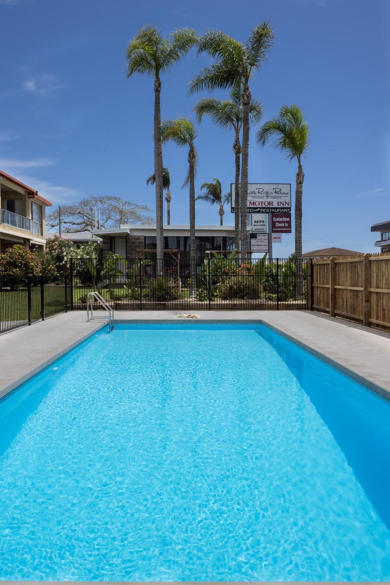 South Pacific Palms Motor Inn Tuncurry Exterior photo